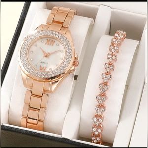 🌟NEW Rhinestone Decor Round Quartz Watch and Bracelet.  Rose Goldtone. 🌸